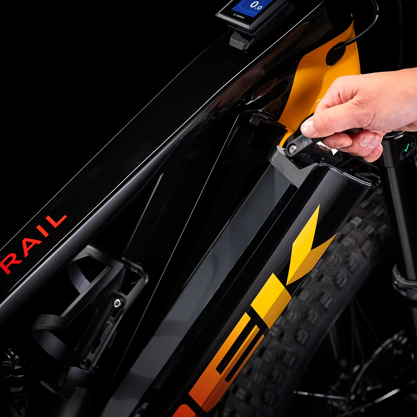 Trek Rail 9.8 XT Gen 3 Lg Trek Black/Marigold to Red Fade