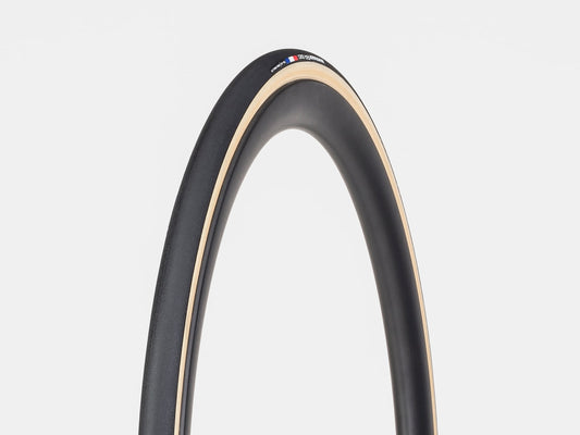 Bontrager R4 320 Hard Case Lite Clincher Tire 700 x 25c Black/Natural