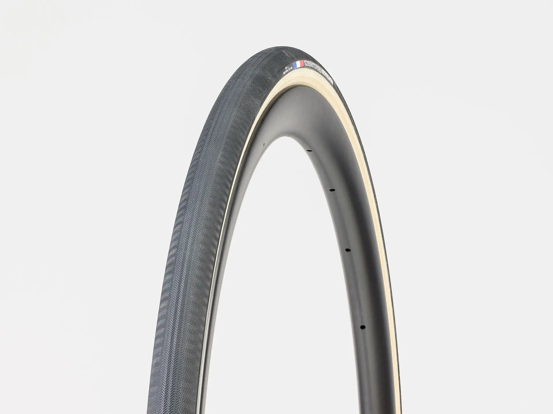 Bontrager R4 Classics 700C x 28mm Hard-Case Lite Tire Black/Tan Bontrager