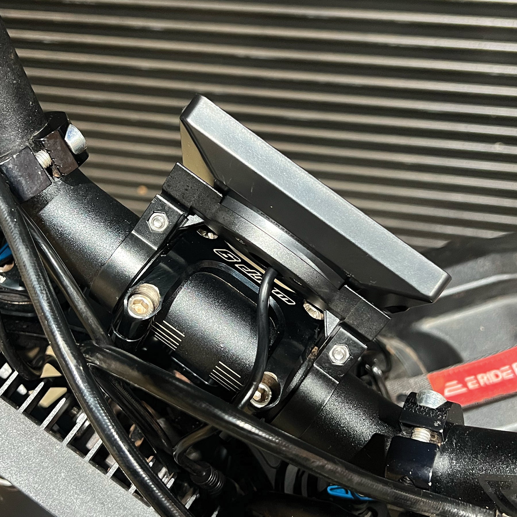 E RIDE PRO - Wide Display Mount E7995