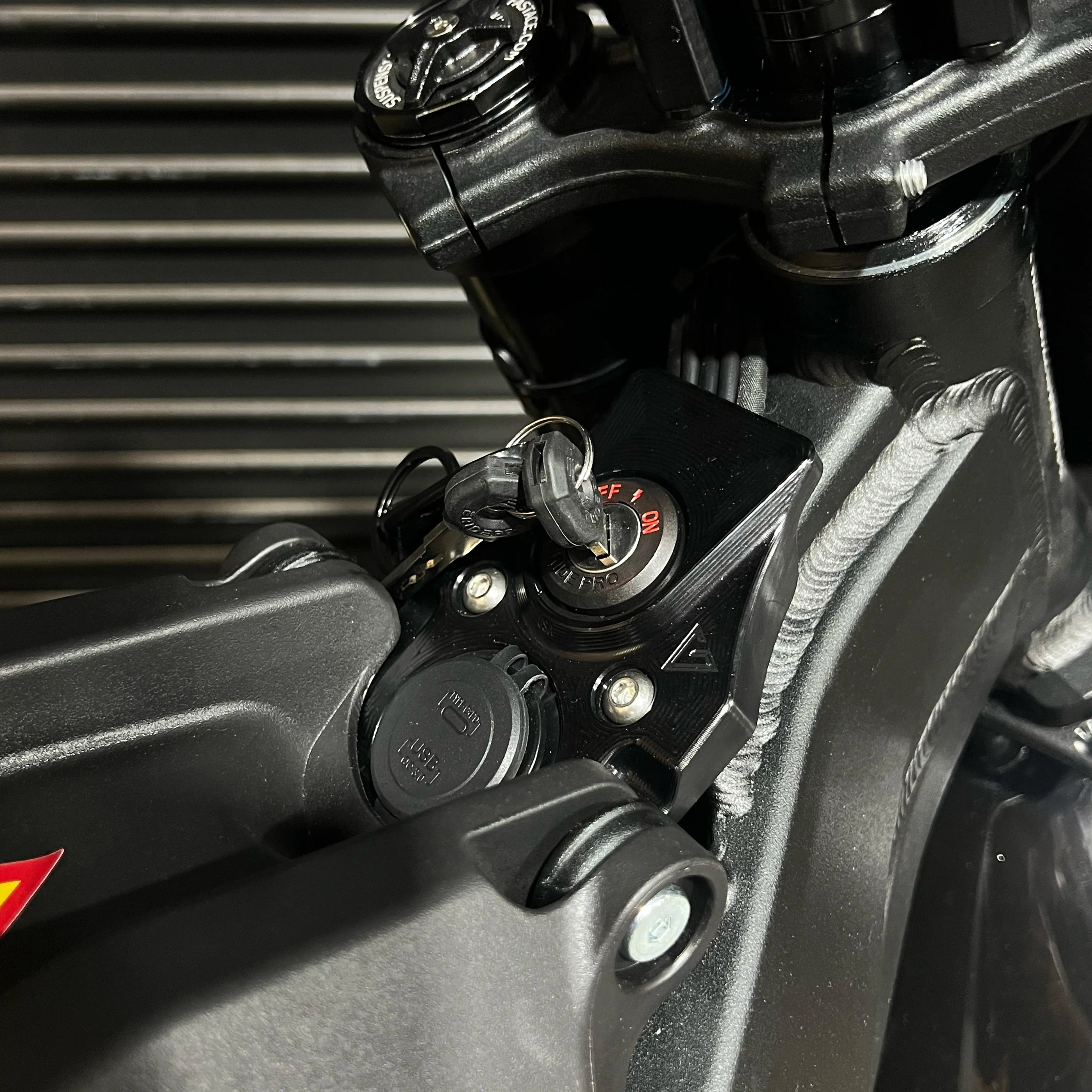 Vanguard's Garage Ignition Cover E-Ride Pro S/SS/SR Vanguard's Garage